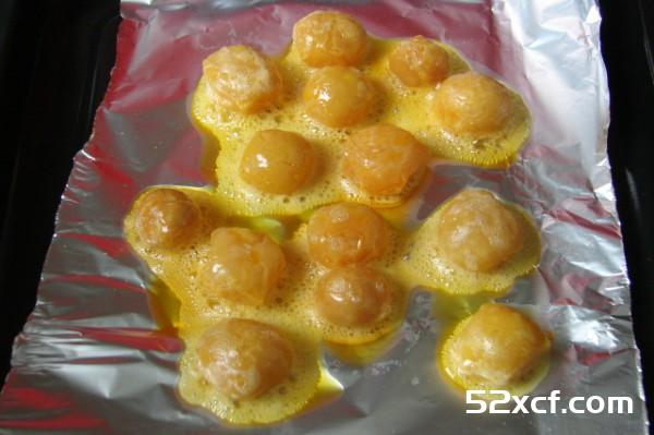 蛋黄莲蓉月饼的家常做法