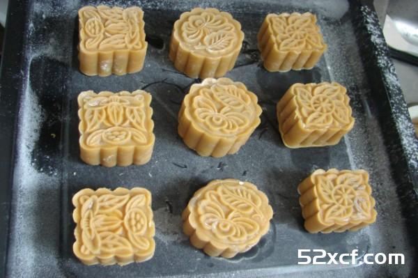 蛋黄莲蓉月饼的家常做法