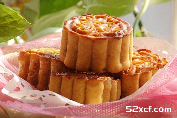 蛋黄莲蓉月饼的家常做法