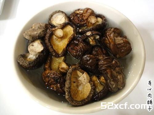 冬笋香菇排骨汤的做法