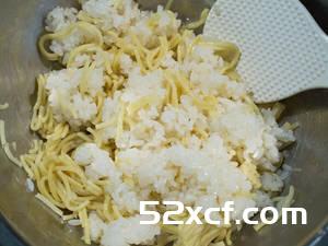 包菜肉丝炒面的做法