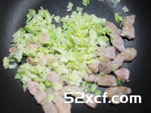包菜肉丝炒面的做法