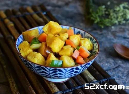 青椒鸡蛋火腿炒馒头丁