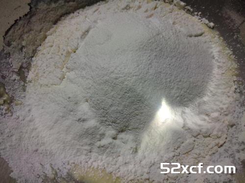 免油炸的白巧克力豆腐甜甜圈