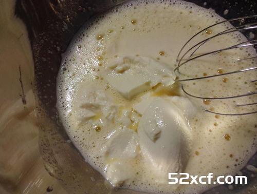 免油炸的白巧克力豆腐甜甜圈