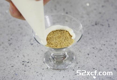 榴莲木糠杯君之版的做法_图解君之教你好吃的榴莲木糠杯怎么做-我爱下厨房