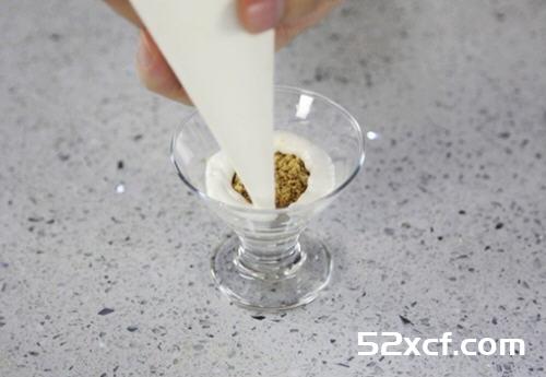 榴莲木糠杯君之版的做法_图解君之教你好吃的榴莲木糠杯怎么做-我爱下厨房