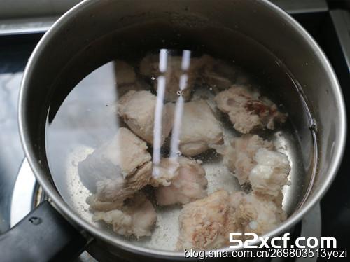 黄豆苦瓜猪骨汤的做法