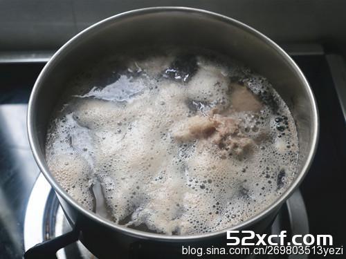 黄豆苦瓜猪骨汤的做法