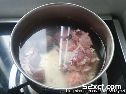 黄豆苦瓜猪骨汤的做法