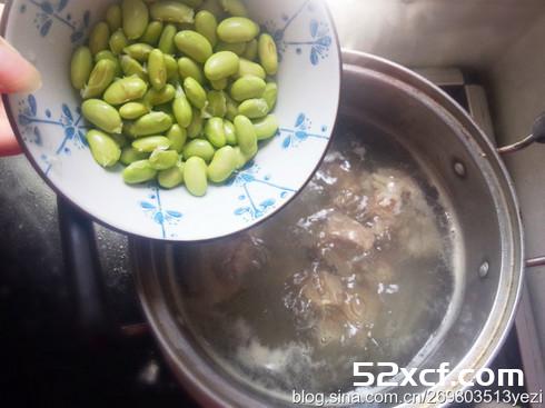 黄豆苦瓜猪骨汤的做法