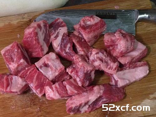 清炖牛腩萝卜汤的做法