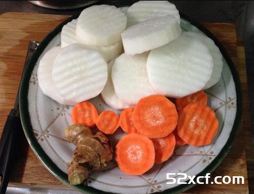 清炖牛腩萝卜汤的做法