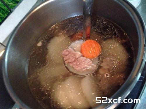 清炖牛腩萝卜汤的做法