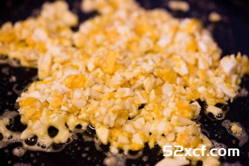 XO酱咸蛋南瓜炒饭的做法
