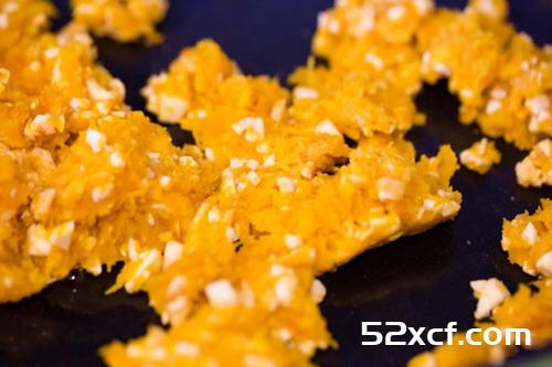 XO酱咸蛋南瓜炒饭的做法