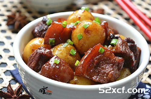 小土豆烧肉的做法