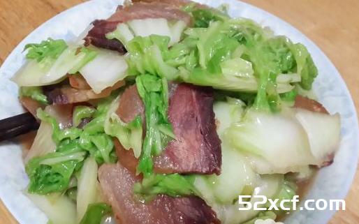 白菜炒腊肉的做法