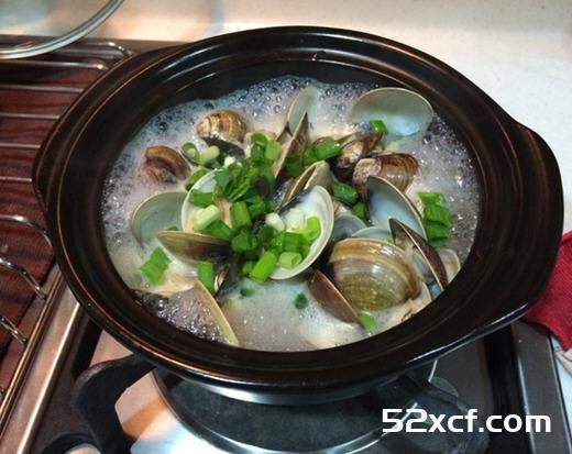 土锅蒸蛤蛎的做法