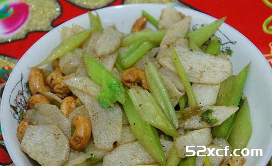 山药芹菜炒腰果的做法
