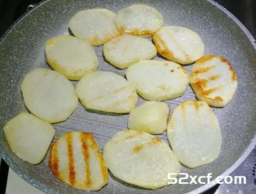 微波炉煎马铃薯片的做法