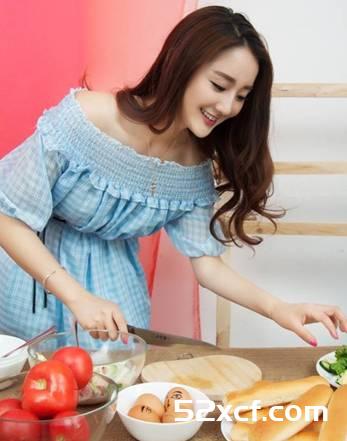 90后最美厨娘照片走红网络