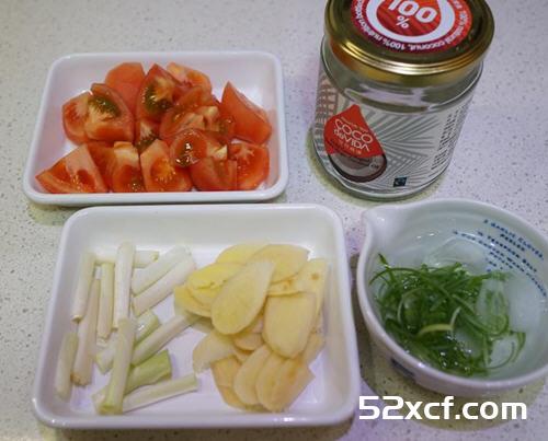 椰子油茄汁秋刀鱼的做法