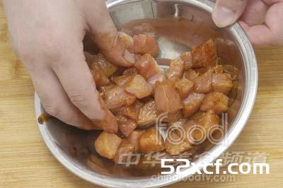 五彩牛肉粒的做法