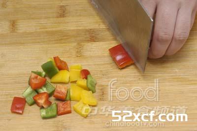五彩牛肉粒的做法