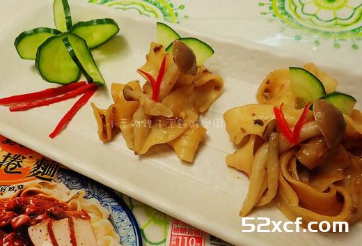 鸿喜菇奶油炒面的做法