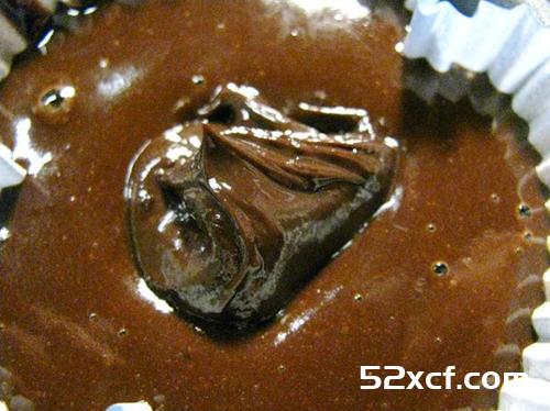 终极特浓巧克力夹心纸杯蛋糕的做法