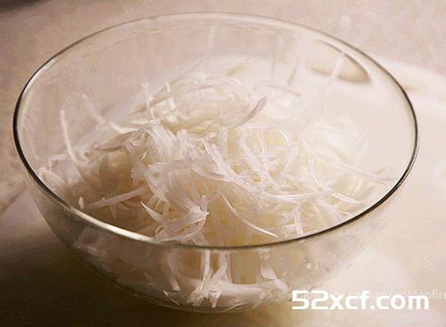 香拌葱油萝卜丝的做法