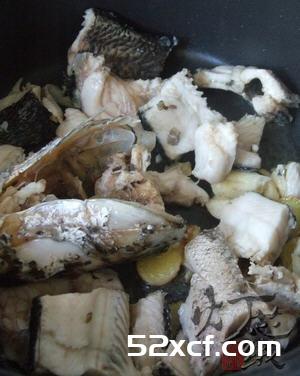黑鱼木耳豆腐汤的做法