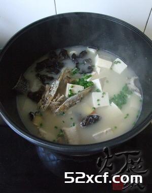 黑鱼木耳豆腐汤的做法