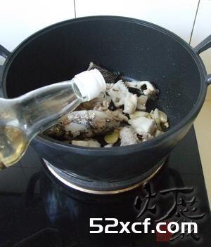 黑鱼木耳豆腐汤的做法