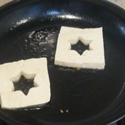 星星蛋煎豆腐的做法