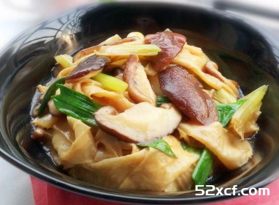 鲜冬菇烧腐皮的做法
