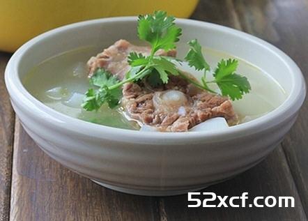 牛尾萝卜汤的做法