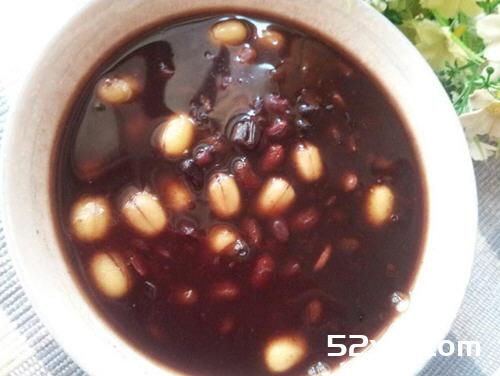 紫米莲子黑豆补血粥的做法