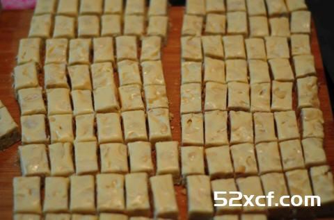 牛轧糖的做法_牛轧糖怎么做好吃(花生不掉落)-我爱下厨房