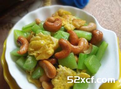 青瓜腰果炒鸭蛋的做法