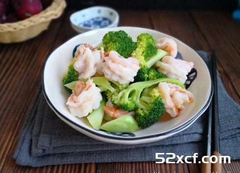 虾球拌西兰花的做法