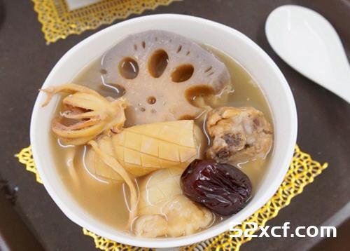鱿鱼干莲藕汤的做法