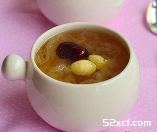 红枣银杏炖雪耳的做法