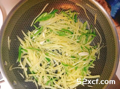 青椒酸辣土豆丝的做法