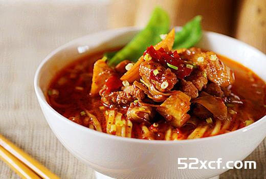 笋丁辣肉面的做法