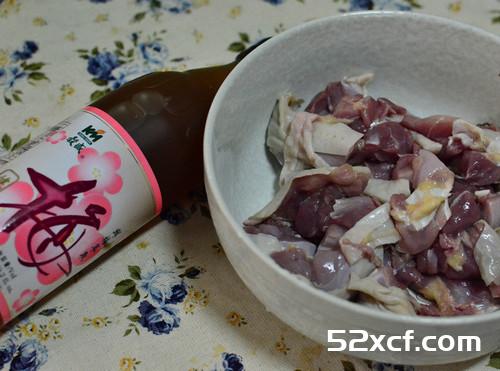 梅汁芝麻鸡丁的做法