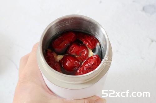 保温杯煮南瓜红枣黄芪汤的做法