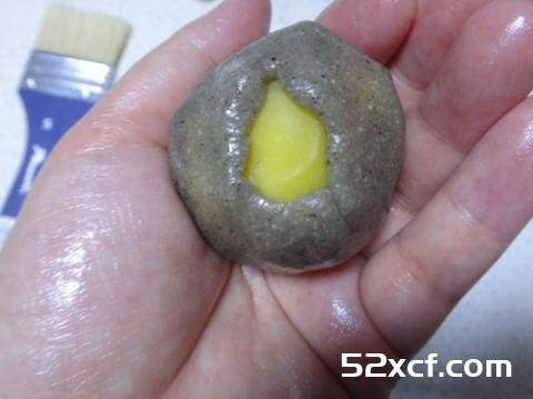 紫米奶香蔓越莓月饼的做法