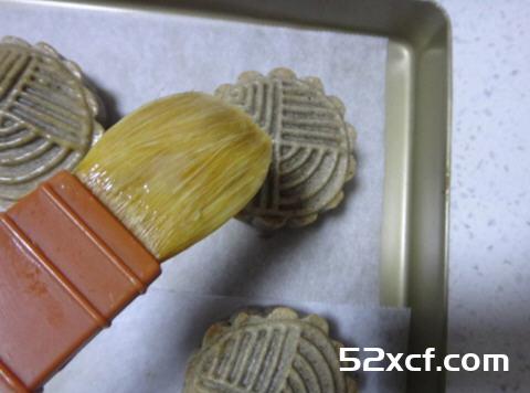 紫米奶香蔓越莓月饼的做法